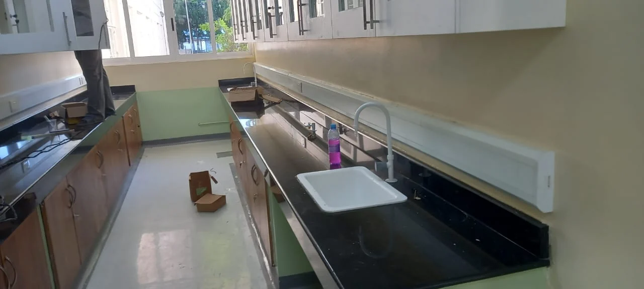 Aga Khan High School – Laboratory Works – project photograph 4