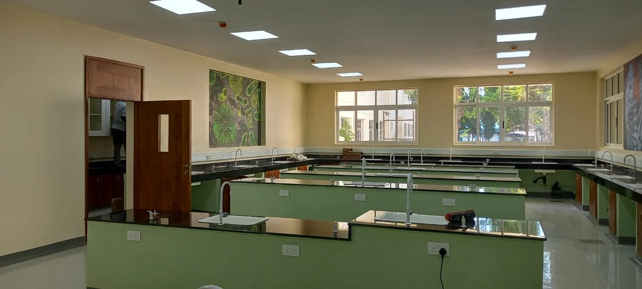 Aga Khan High School – Laboratory Works – project photograph 5