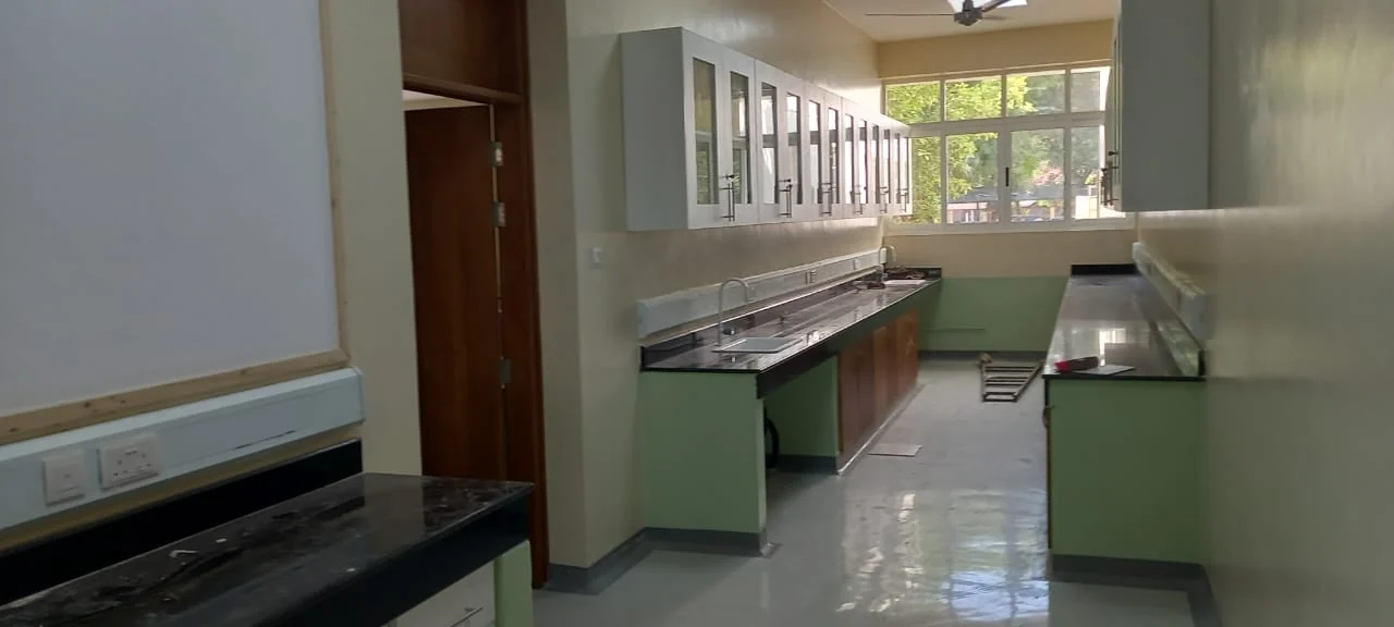 Aga Khan High School – Laboratory Works – project photograph 6